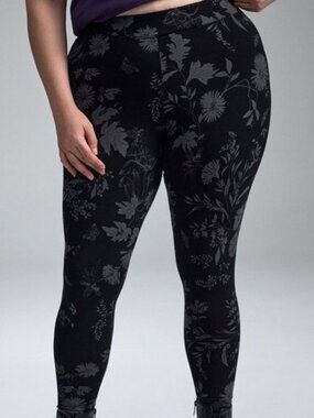 NWT Size 1X Torrid Nightfall Legging Fae floral black flowers mushrooms fairies
